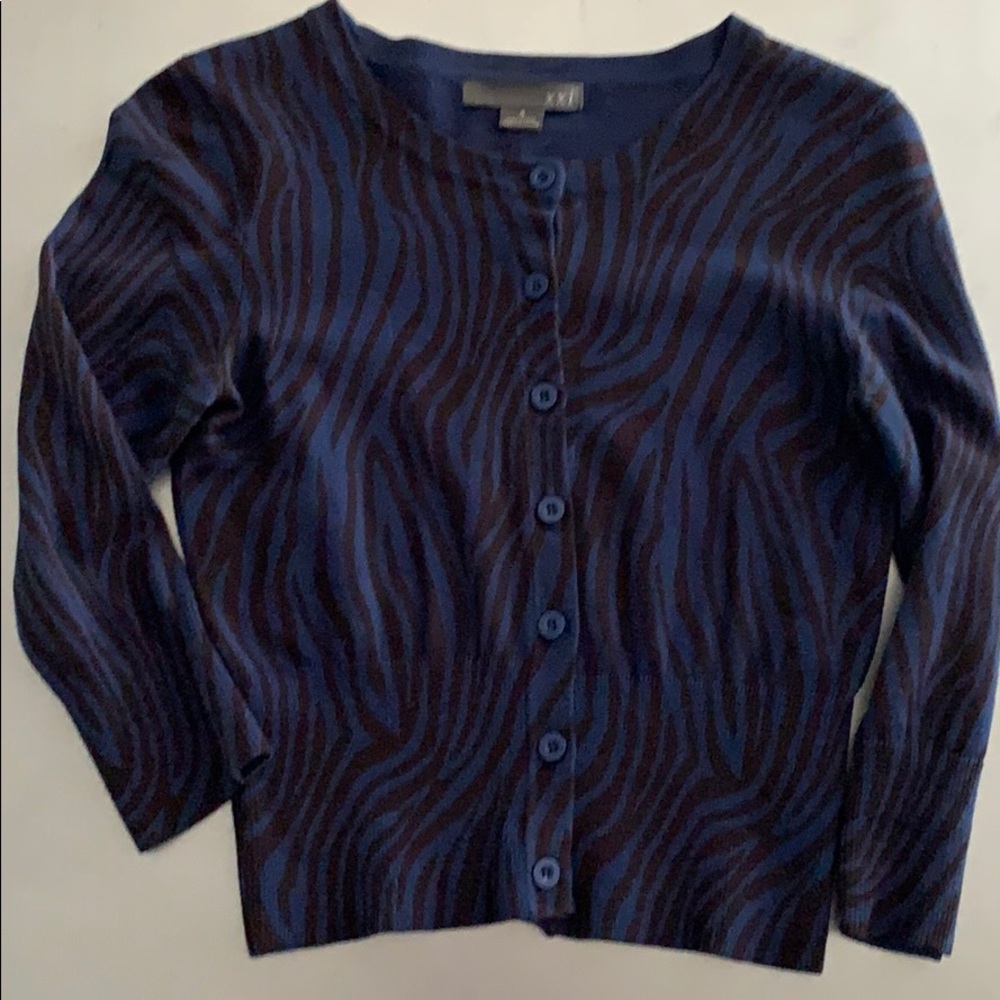 Forever 21 cropped cardigan. S💙